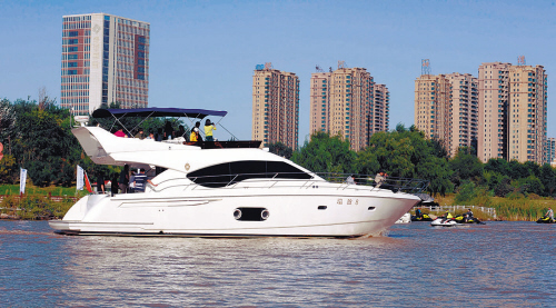 沈阳:价值800万大型豪华游艇首进浑河